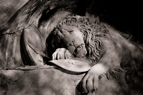 Löwendenkmal (Luzern, Svájc); Haldokló oroszlán sziklába vájt szobra. A francia forradalom alatt elesett svájci katonák emlékműve.